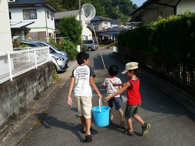 親子で自由研究 新聞紙とガムテープでこんなのつくれた！ | 関口