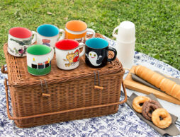 絵本ナビ流！ピクニックをとびきり楽しむ秘訣は…「ロングセラー絵本マグカップ」！