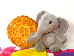 絵本をとじてもぐるんぱといつも一緒。『ぐるんぱのようちえん』の可愛いぬいぐるみ＆お手玉