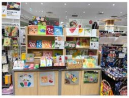 絵本ナビの人気オリジナルグッズ、紀伊國屋書店アリオ亀有店にて期間限定販売スタート！