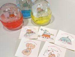 絵本ナビ公式Instagram等で好評連載中の「ラッコのだっこちゃん」ステッカーがもらえるキャンペーンを開催！【東京都渋谷区・町田市】